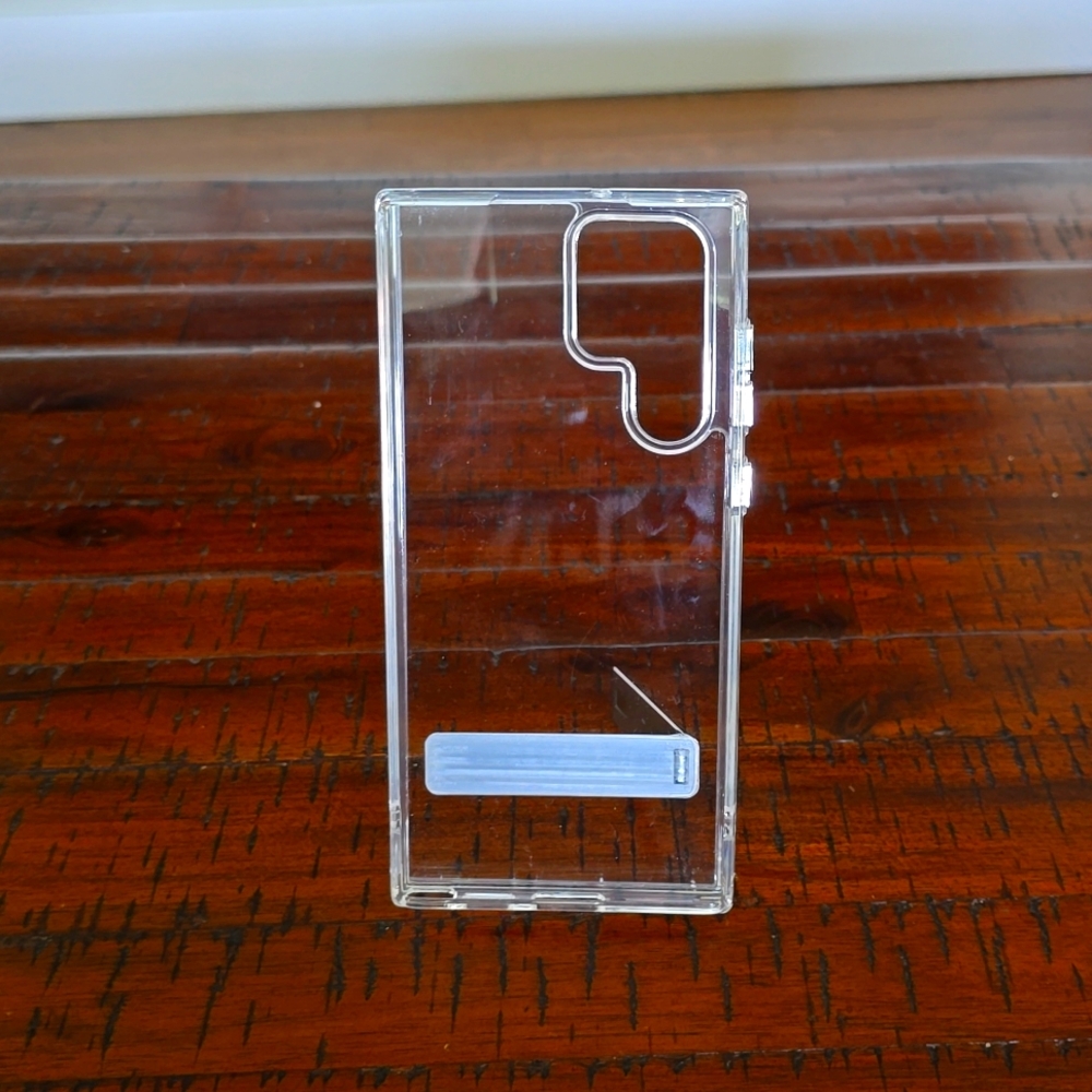 Samsung Ultra 22 Clear Phone Case With Kickstand.